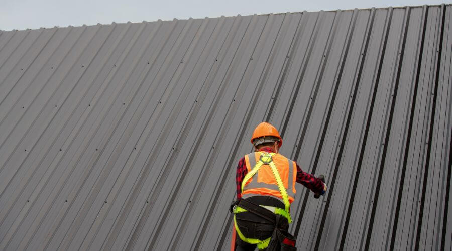 Professional metal roof installation services in Elizabethtown, IL
